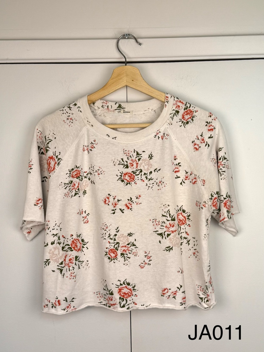 MONROW Cutoff Floral Sweatshirt White Size S